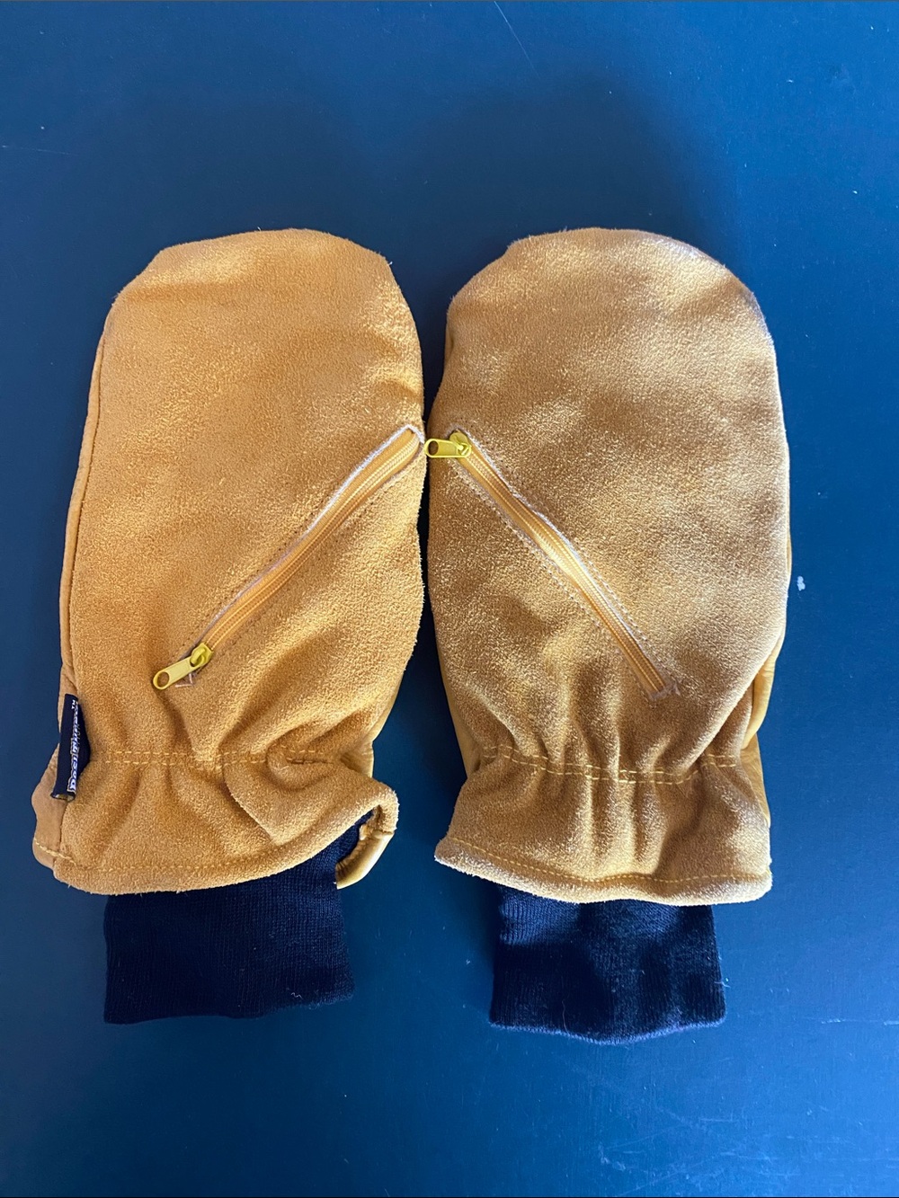 Unisex Mustard pigskin Mittens with Zip Pocket